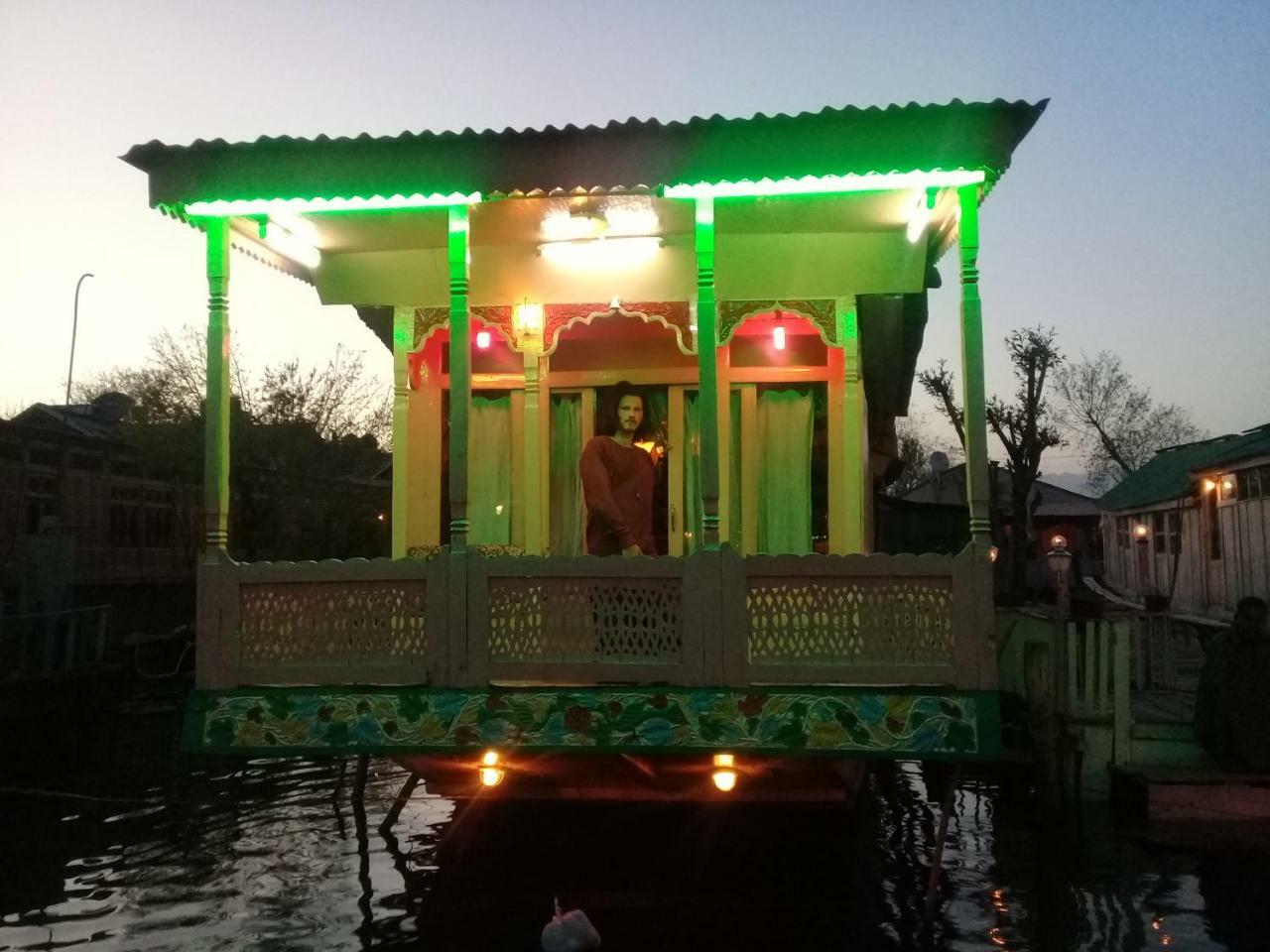 Houseboat Holiday Home Srinagar  Exterior photo